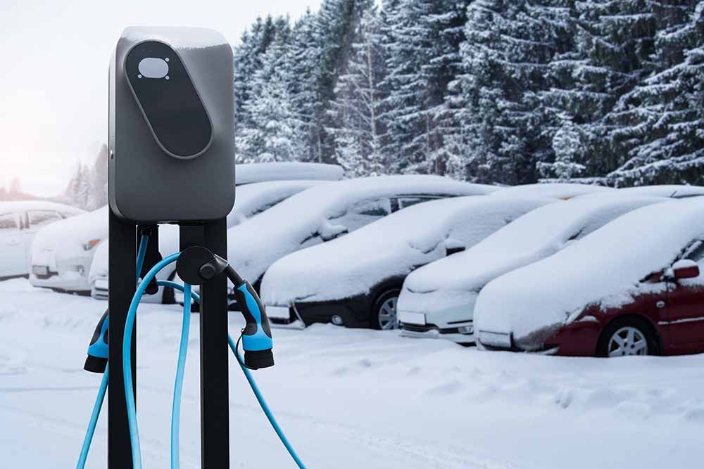 Station de recharge pour véhicules électriques en hiver