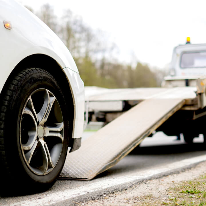 Car provided with 24/7 towing and roadside assistance across Canada
